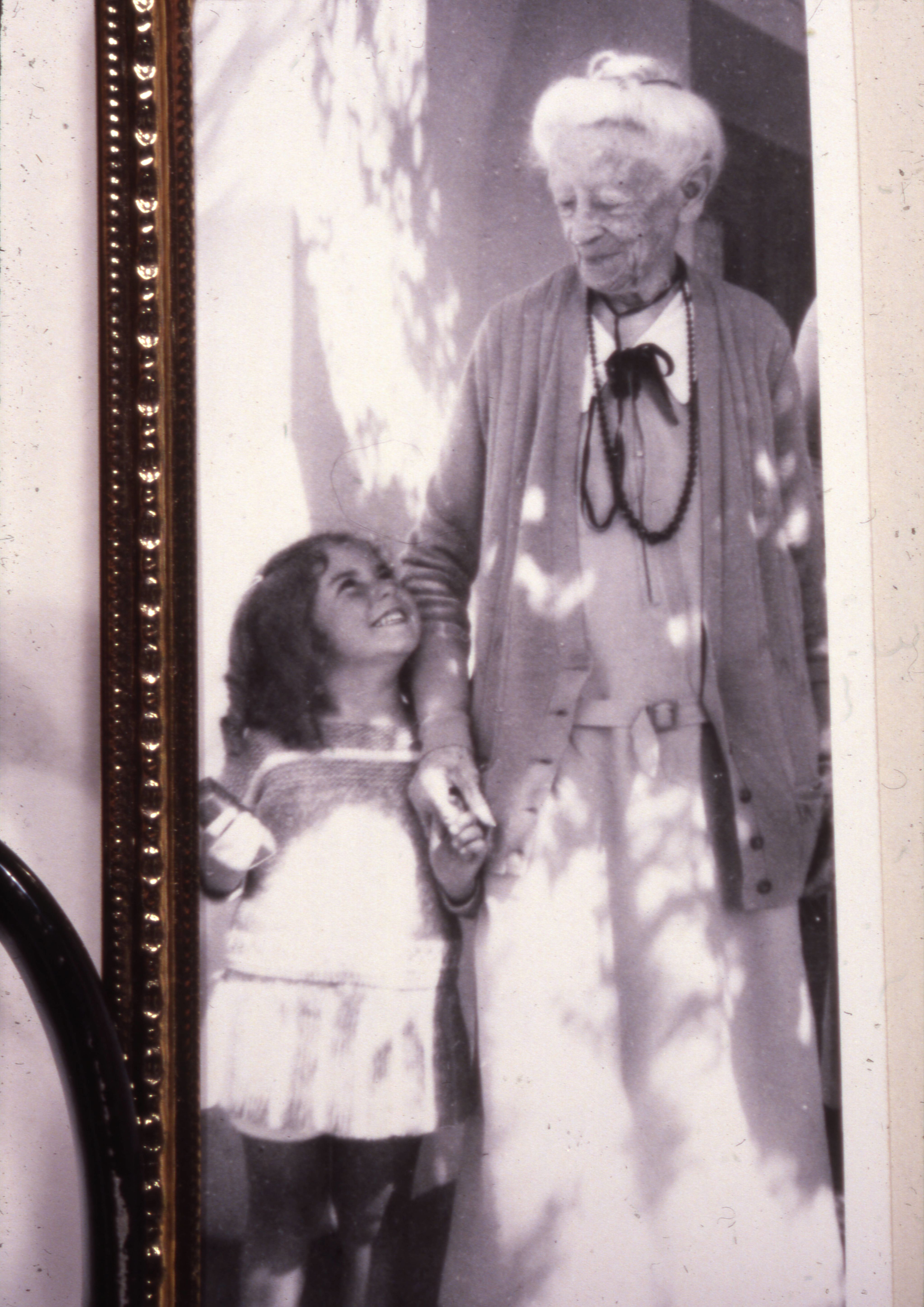 Ellen Browning Scripps standing with a young Betsey Lyell.